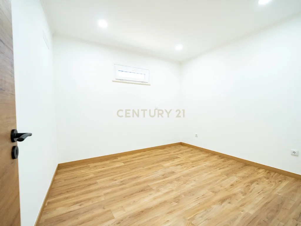 Moradia T3 totalmente remodelada em Azeitada, Benfica do Ribatejo - Image 14