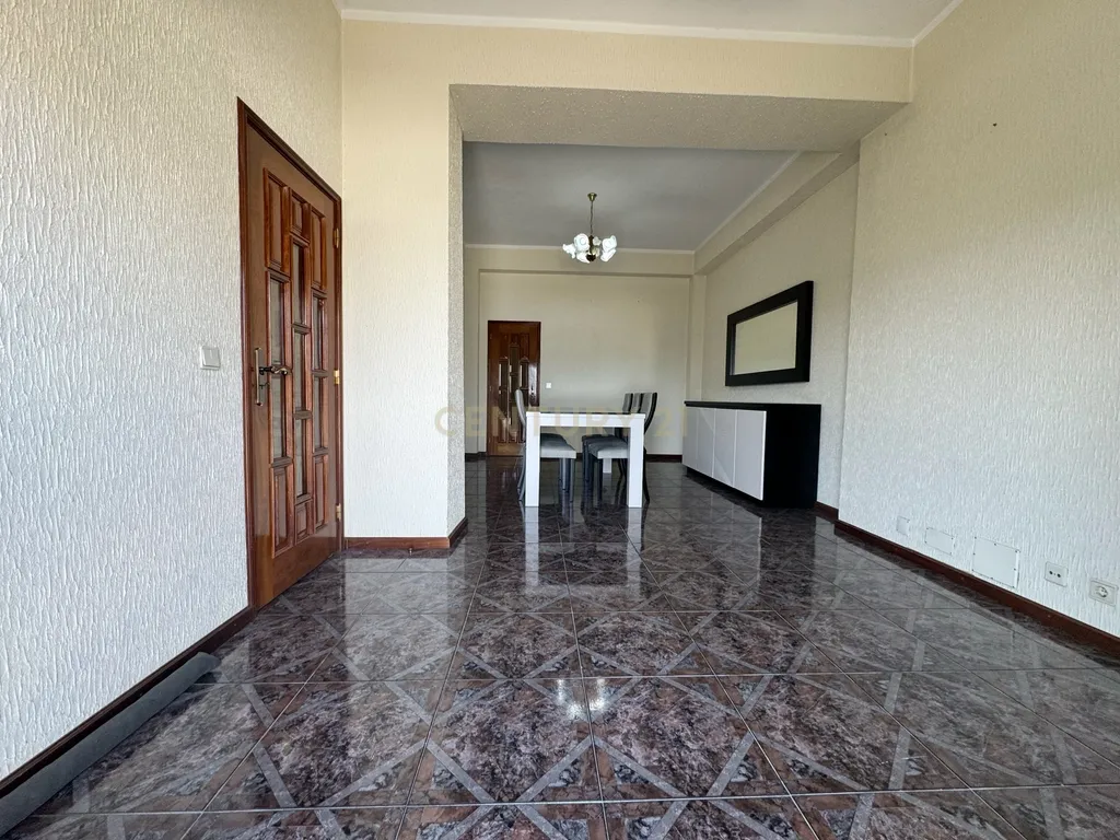 Moradia com 3 Apartamentos com área exterior em Vilela, Paços de Ferreira - Image 2