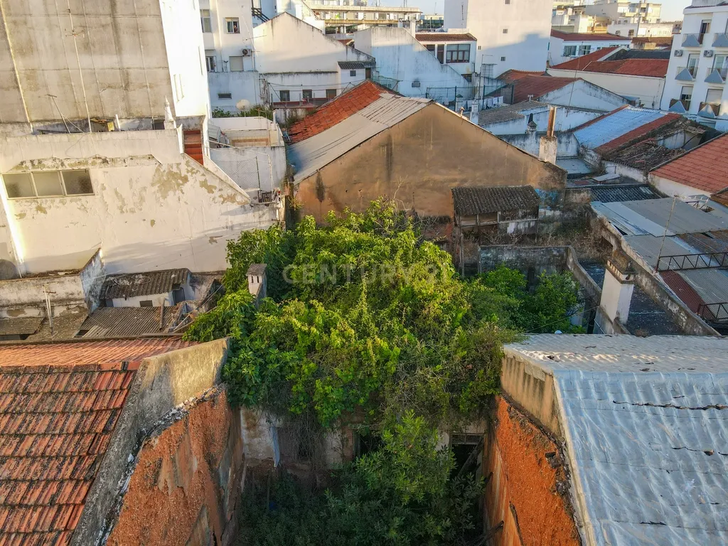 Ruína com 200m² no centro de Portimão - INVESTIMENTO - Image 3