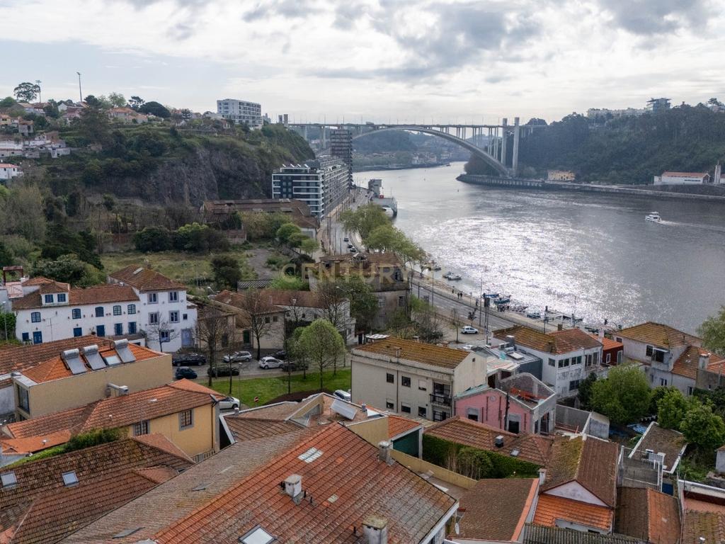 Exclusiva Moradia de Luxo no Coração do Ouro – Rua Senhor da Boa Morte, Porto - Image 16