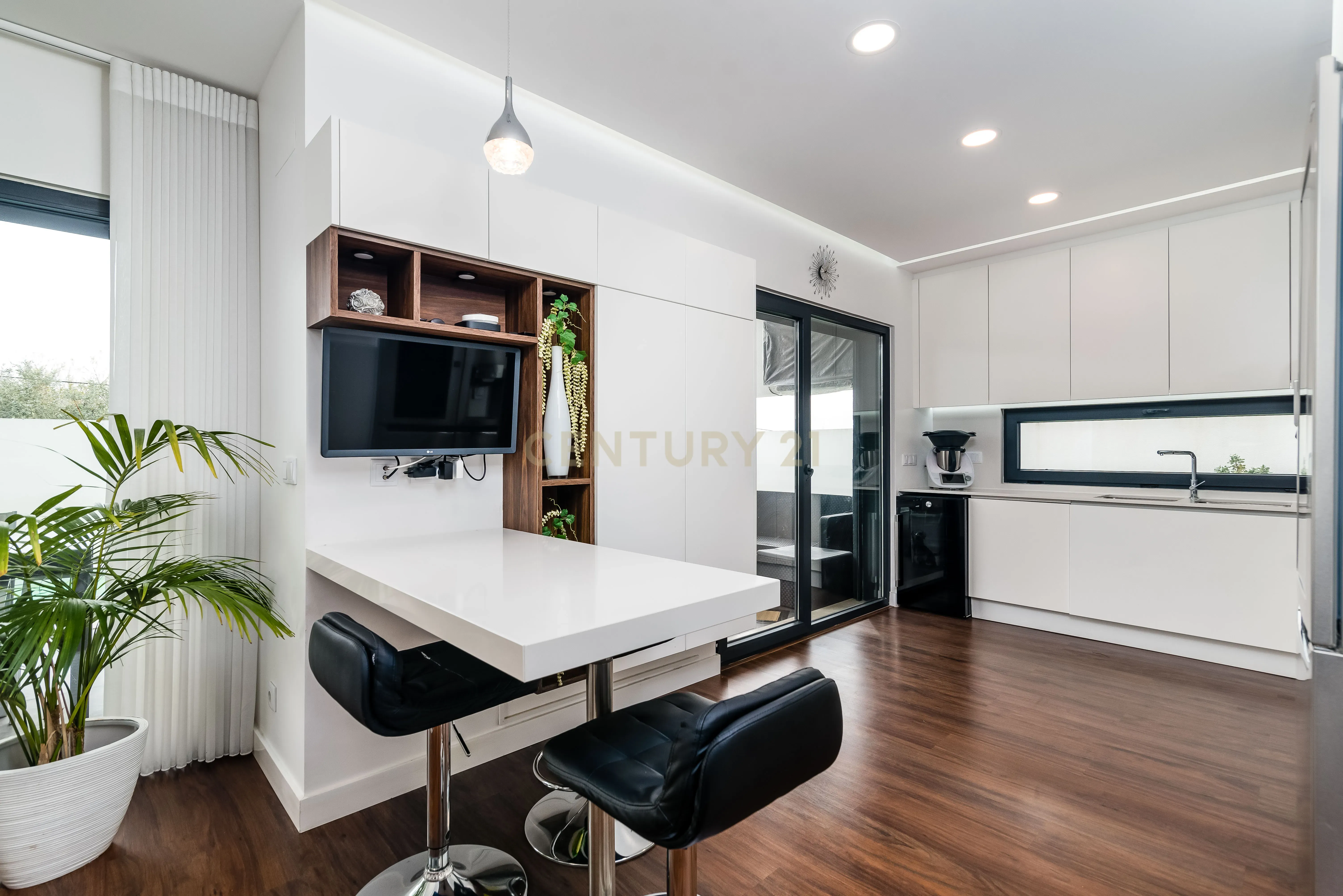 Luxuosa Moradia T3 com Vista Panorâmica em Loures, Lisboa para investimento! - Image 8