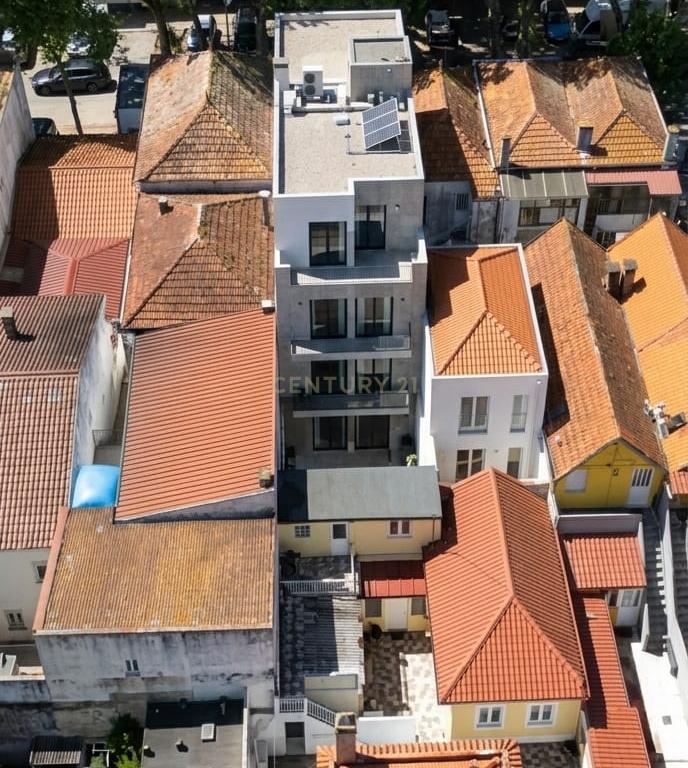 Oportunidade Única de Investimento: Terreno em Matosinhos Sul, com PIP em aprovação - Image 1