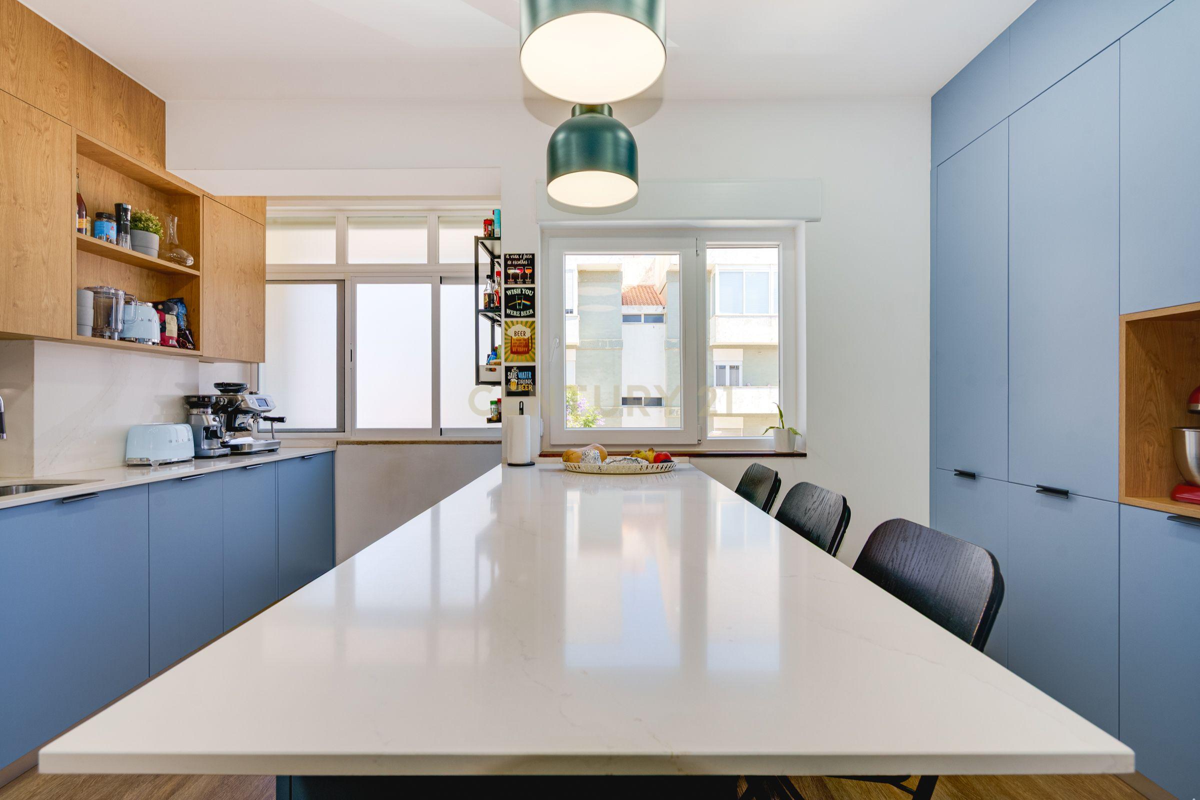 Fotografia 3 de Apartamento T3 | São João do Estoril | 2º Andar | Renovado | 120m² | 2 min Praia | Comboio à Porta