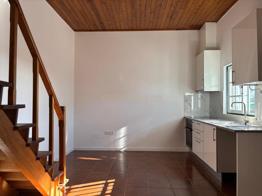 Moradia T2 com logradouro - Meia Via - Image 10