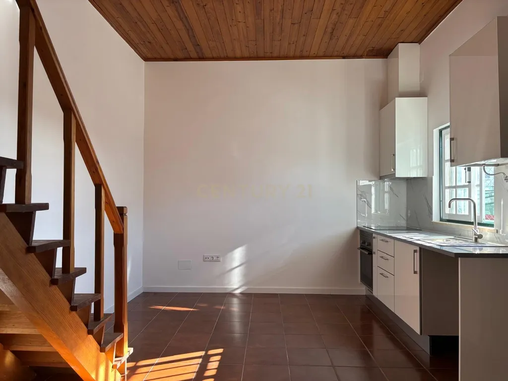 Moradia T2 com logradouro - Meia Via - Image 10