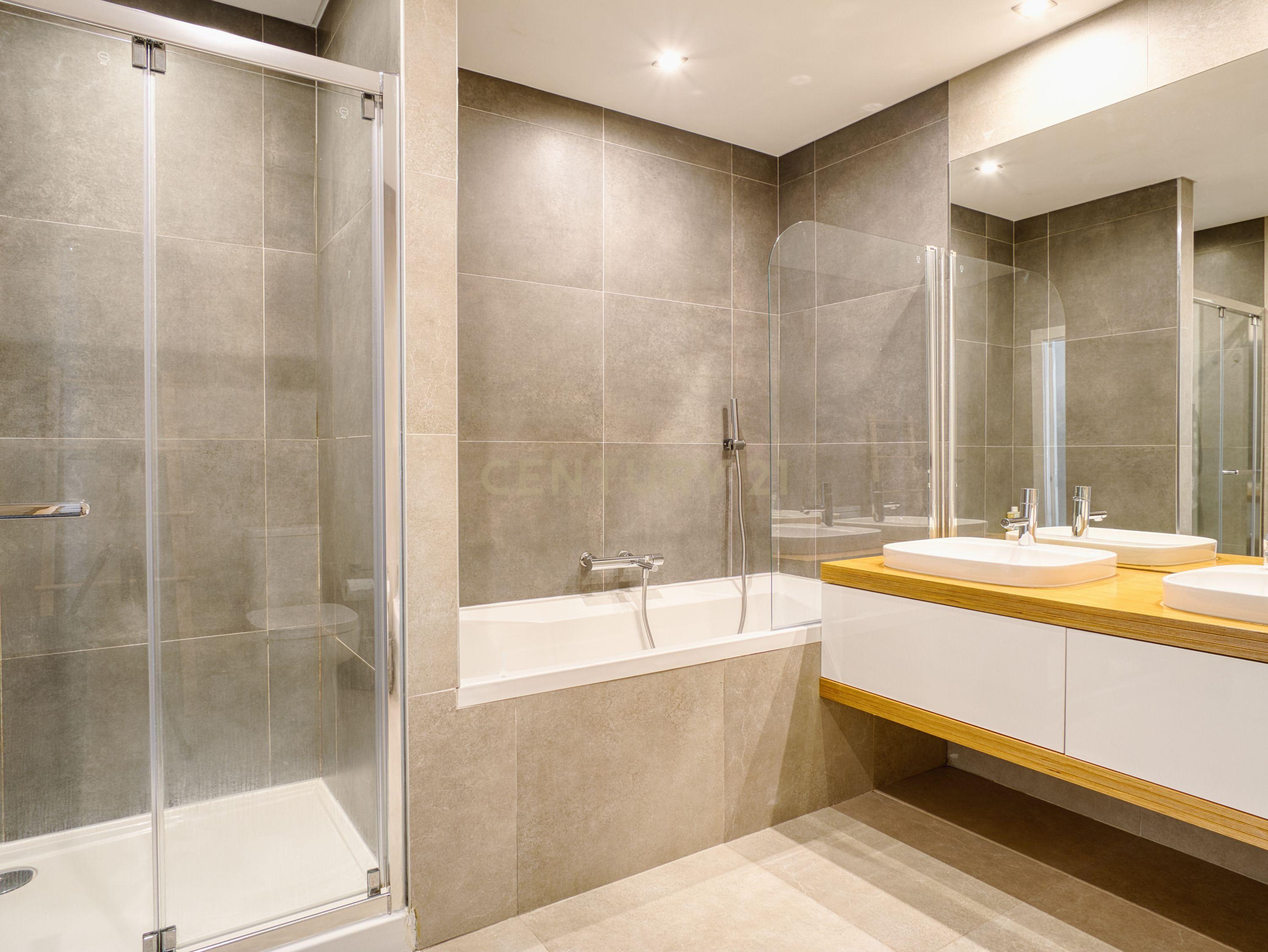 Apartamento Moderno T2 em Nazaré - Perto da Praia e Serviços - Image 12