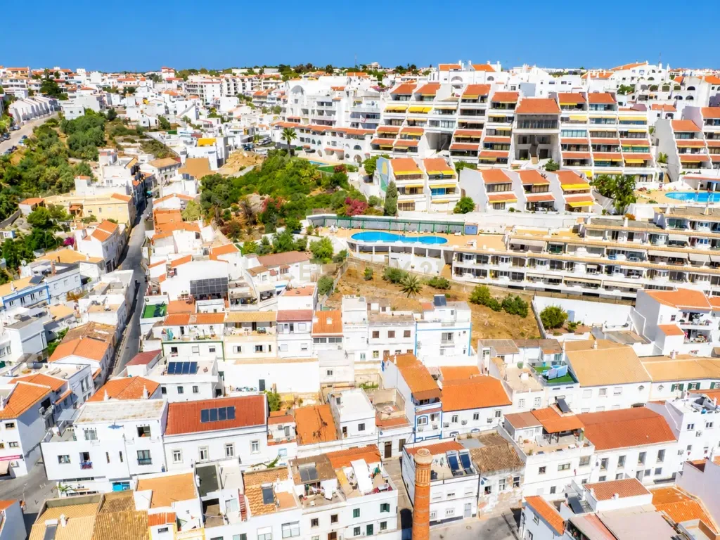 Moradia T3 renovada no centro histórico de Albufeira /200 metros da praia - Image 34