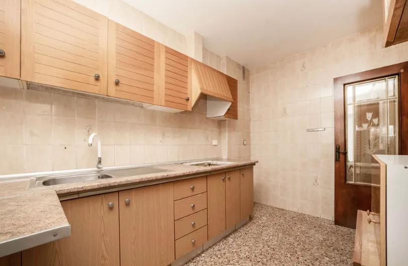 Oportunidade Única: Imóvel para Recuperação em Alicante - Image 38