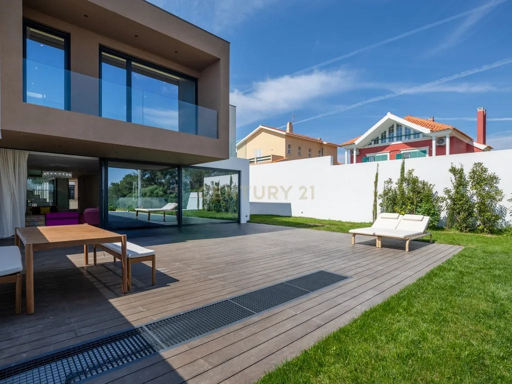 Moradia T5+1 Luxuosa no Estoril - Image 2