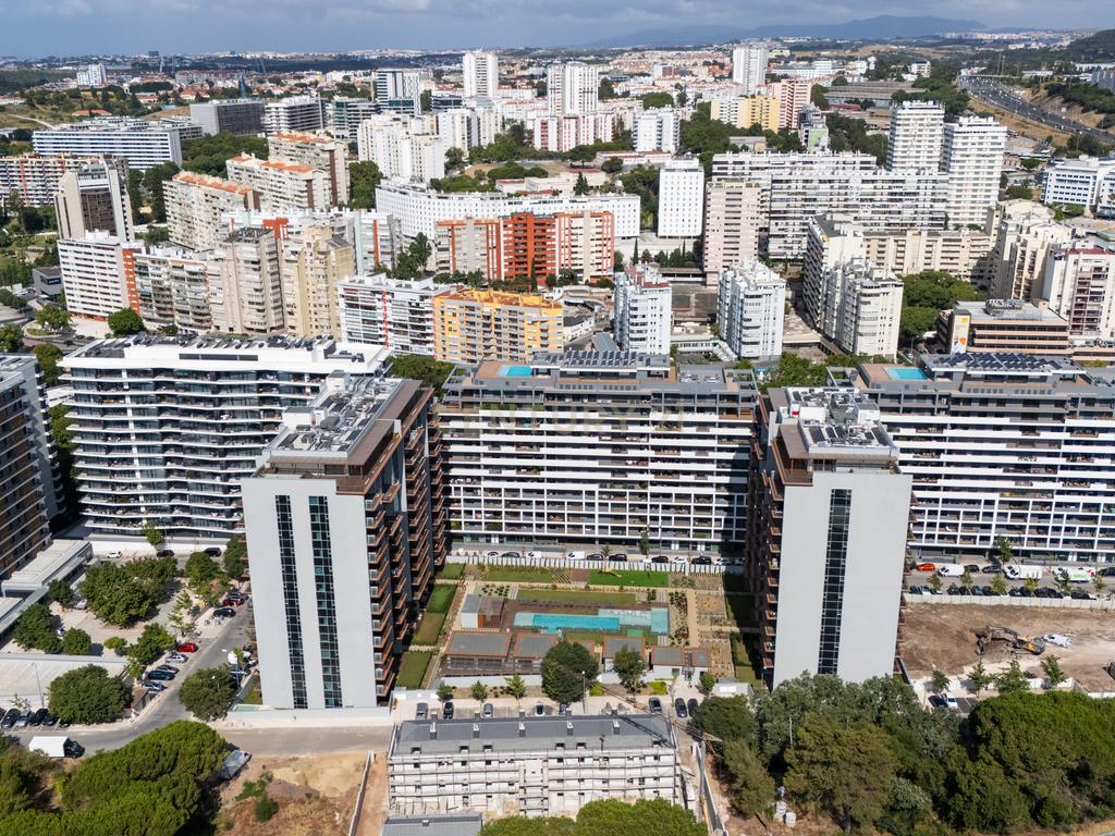 Exclusivo T3 no Terraces Mirear com Varanda, Piscina, Ginásio e Sauna – Miraflores - Image 34