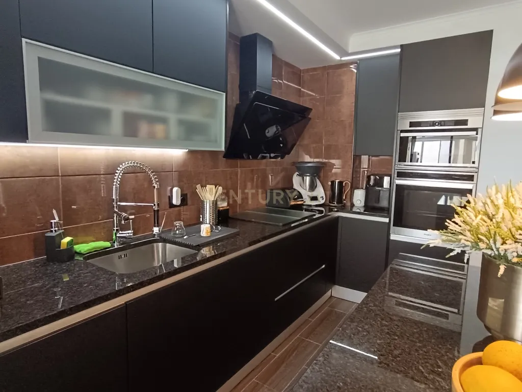 Moderno Apartamento T4 no centro de Olhão - Image 5