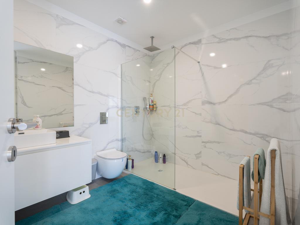 Luxuoso Apartamento Novo com Vista Parque em Lousada - Image 29