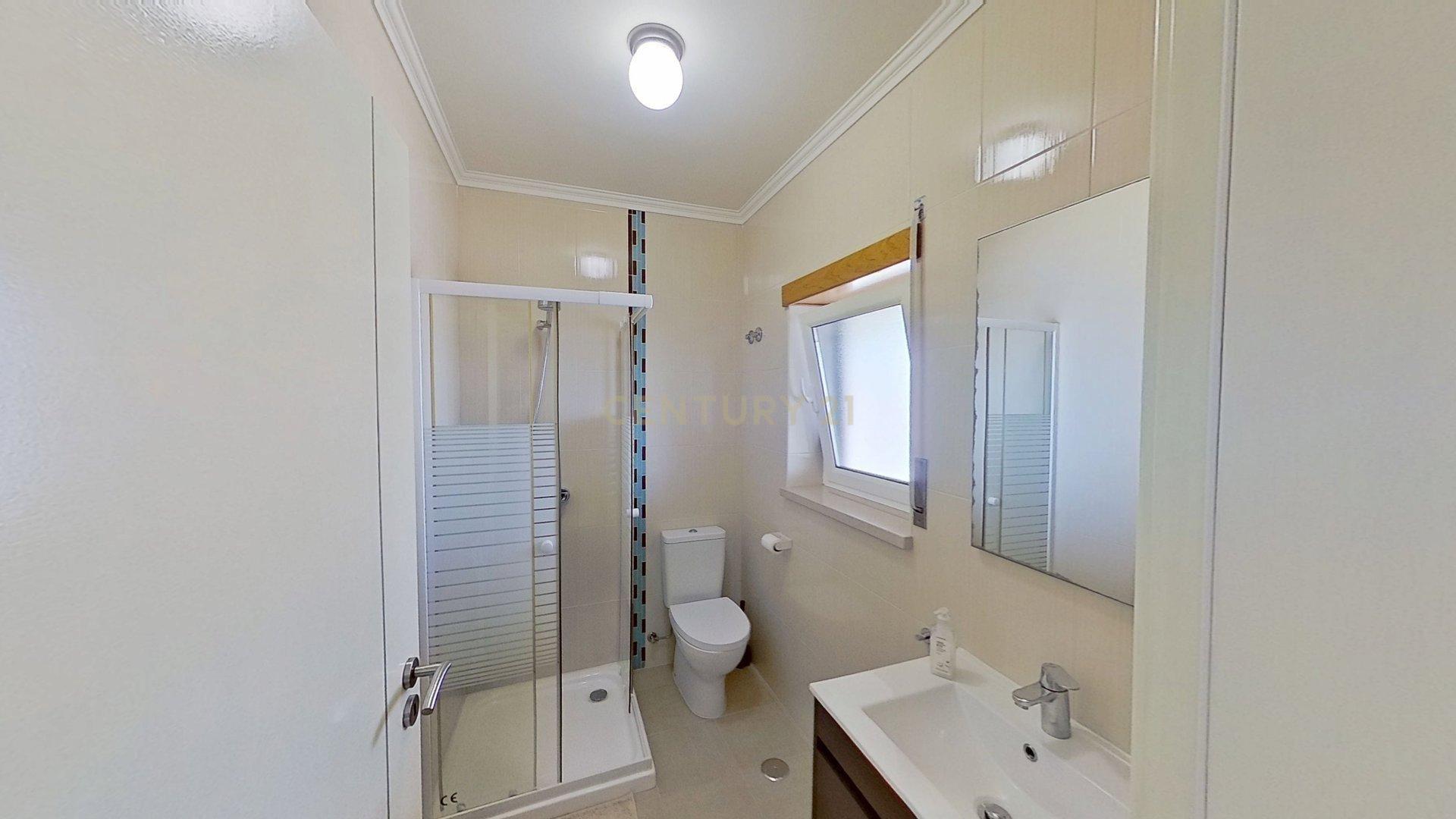 Moradia T3+1 em Alenquer com Vista Panorâmica e Piscina - Image 10