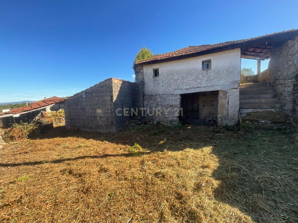 Moradia para restauro em Boivão, Valença - Image 1