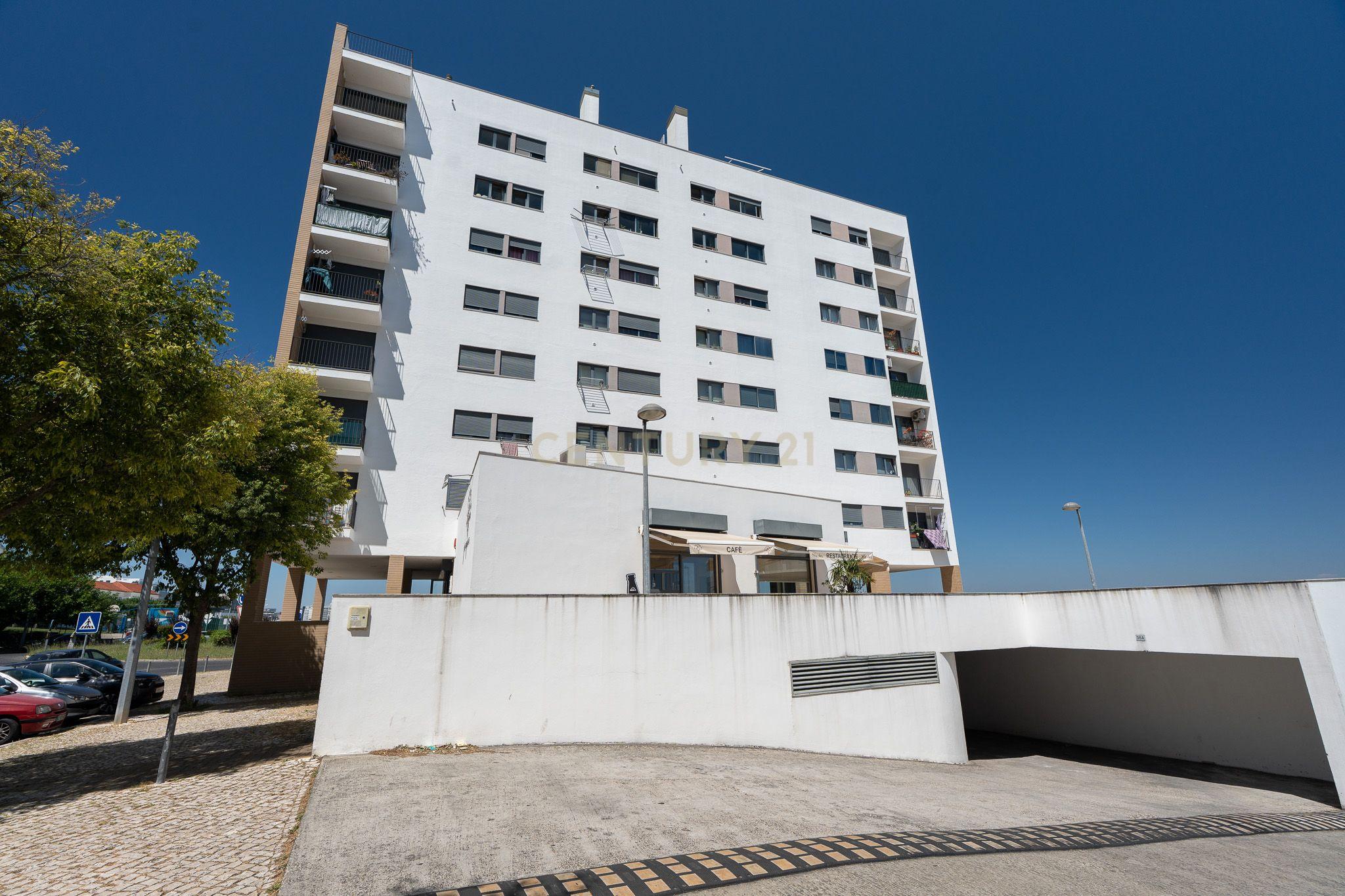 Excelente Apartamento T2 em Braço de Prata - Image 27