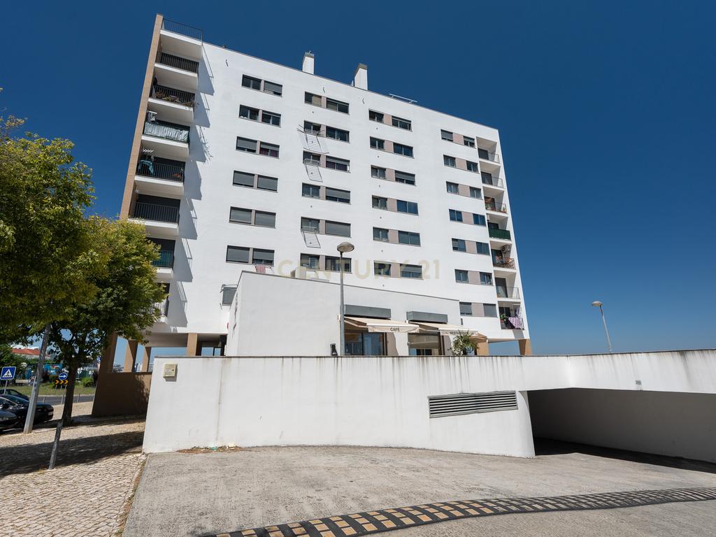 Excelente Apartamento T2 em Braço de Prata - Image 27