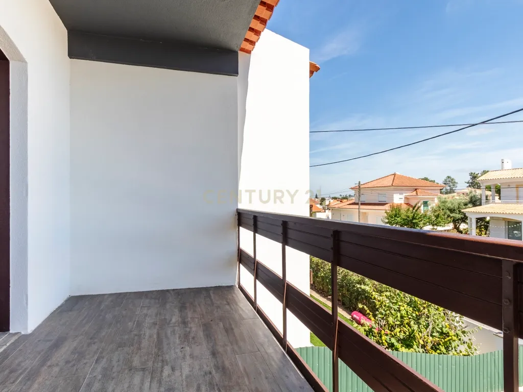 Moradia T4 como nova com piscina na Marisol em Lote de 500m² - Image 100