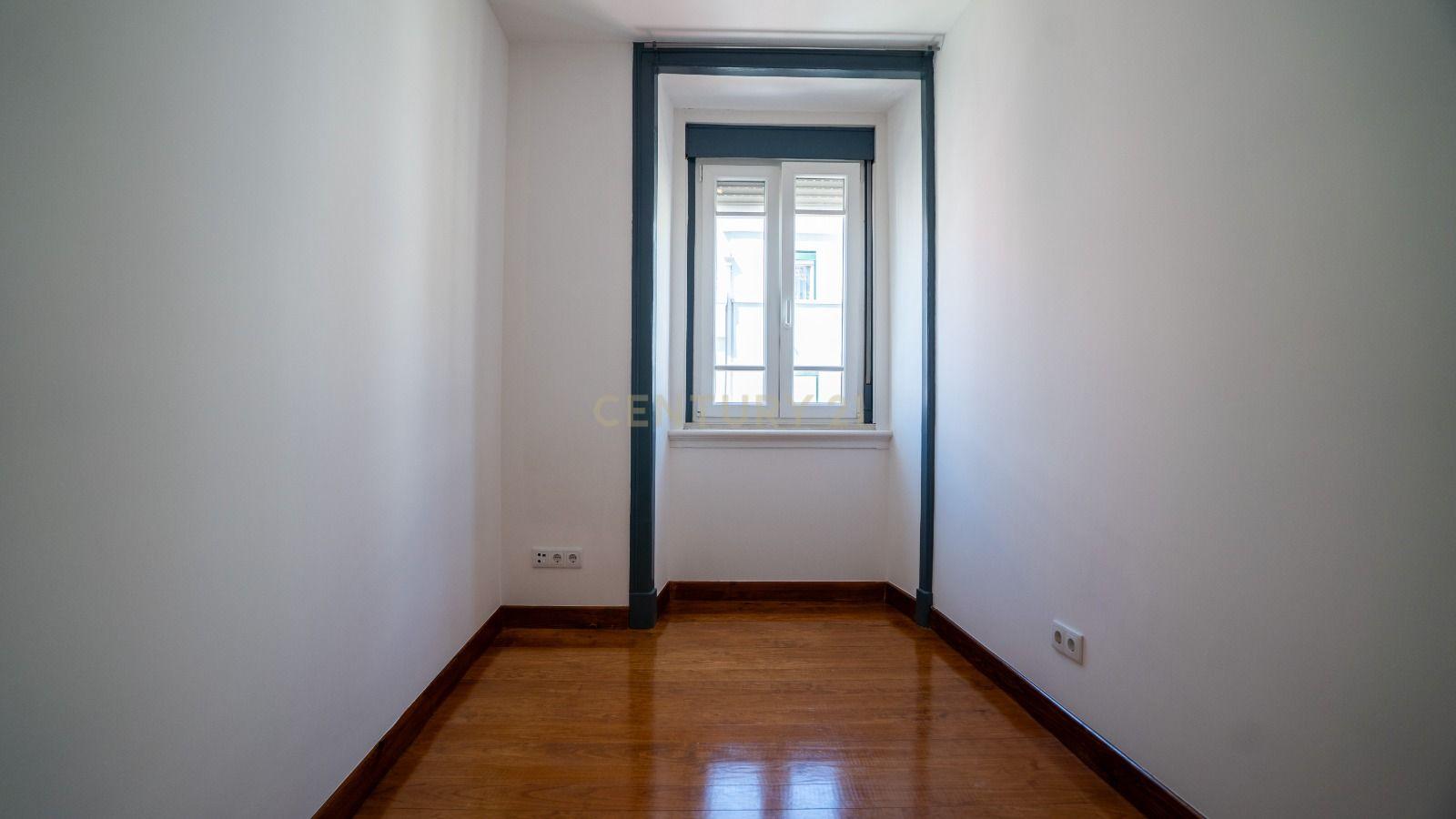 Apartamento T2 com 83 m² - Image 14