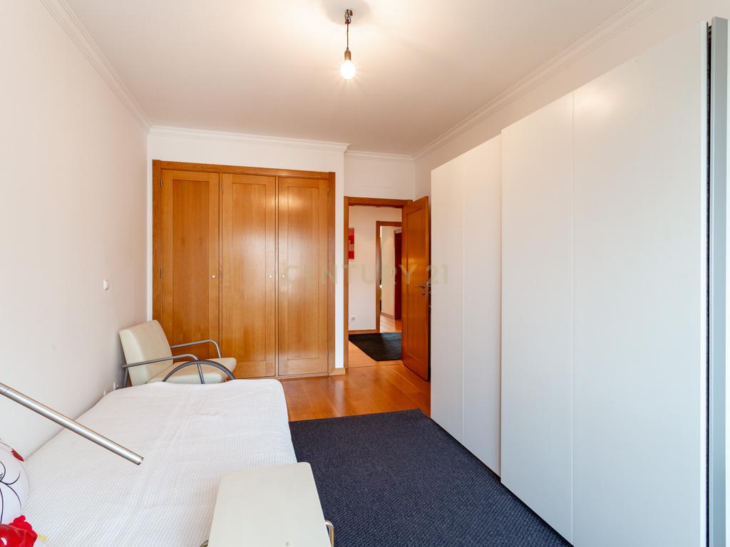 Apartamento T4 mobilado no Parque dos Príncipes - Image 25