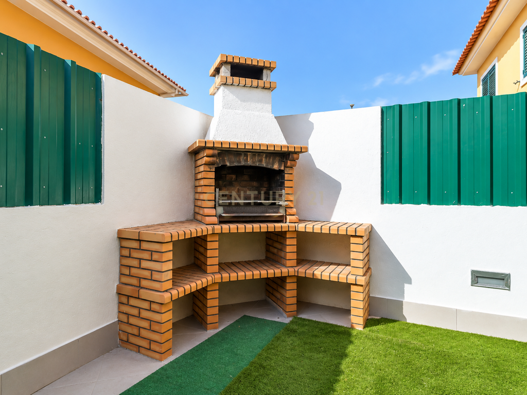 Moradia em Banda T3+1 com quintal e garagem em Zona Tranquila – Bacelos de Gaio, Seixal - Image 9