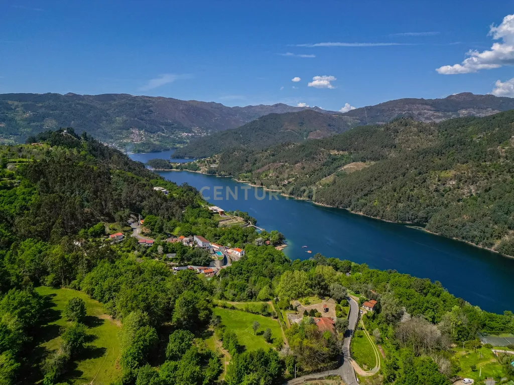Um Refúgio no Gerês com 2 casas junto ao Rio - Image 75