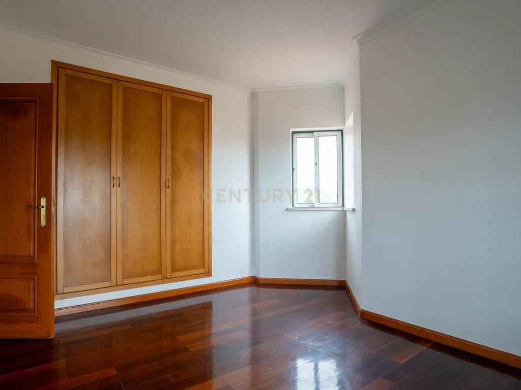 Moradia T5 - C/ terreno - Excelente estado - Image 44