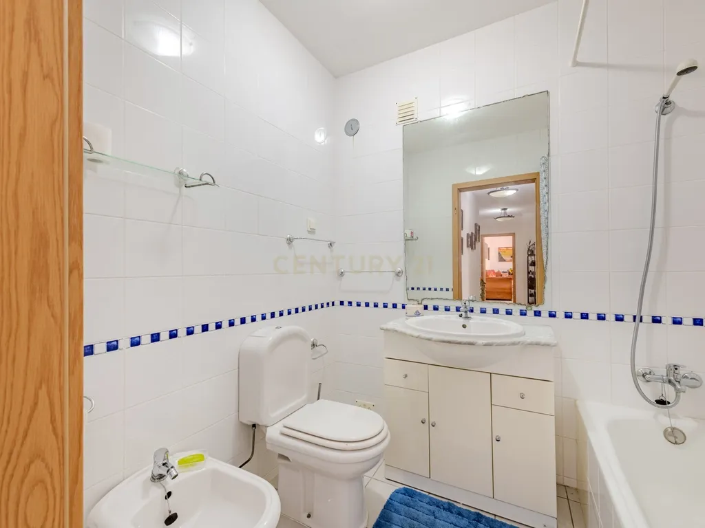 Apartamento T2 - Oportunidade Única a 5 Min da Praia da Rocha! - Image 22