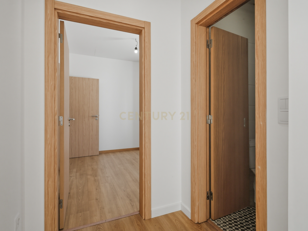Moradia T4 Térrea Remodelada no Centro de Mafra | Privacidade, Conforto e Qualidade de Vida - Image 8