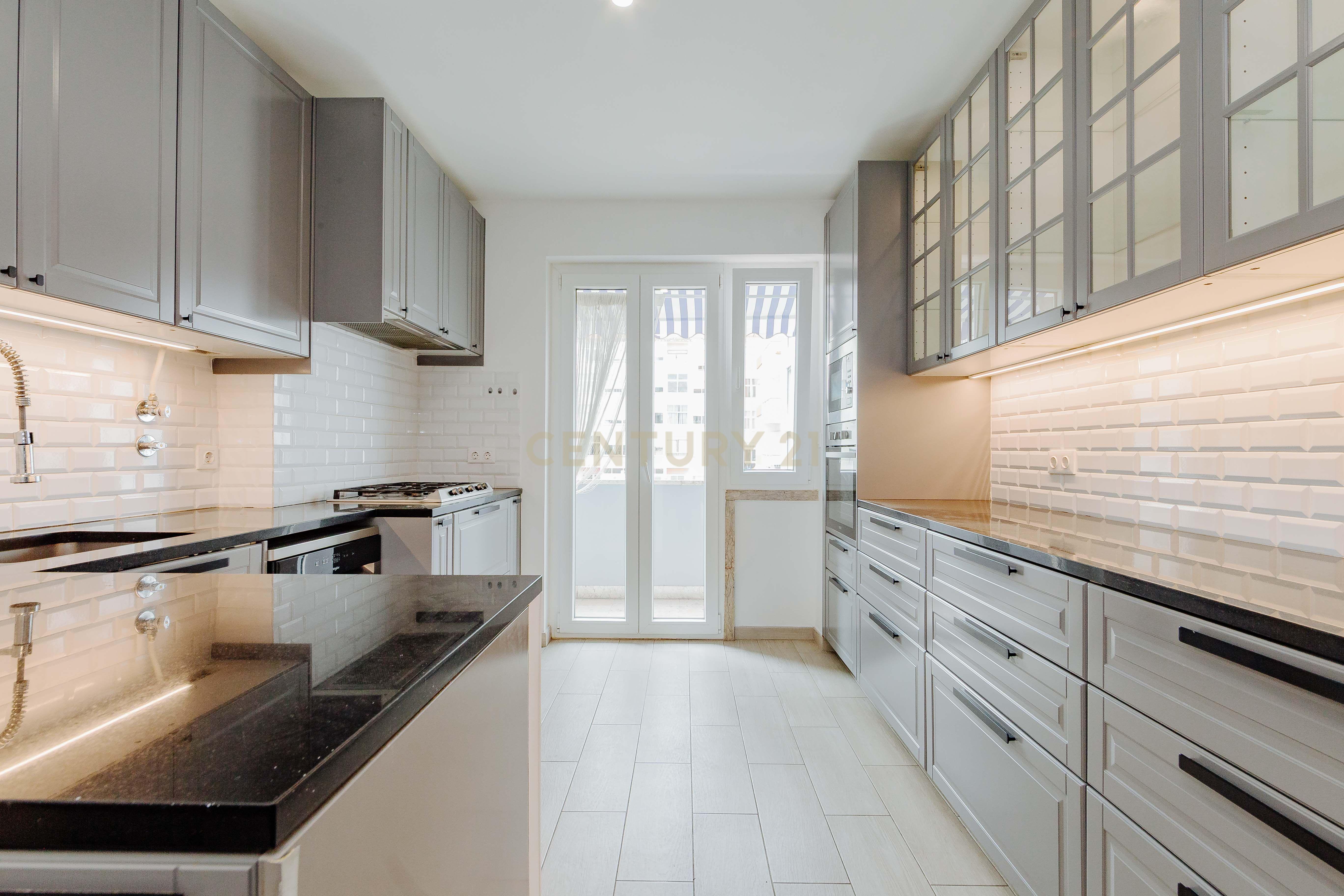 APARTAMENTO T5 REMODELADO SALDANHA LISBOA  - Image 1