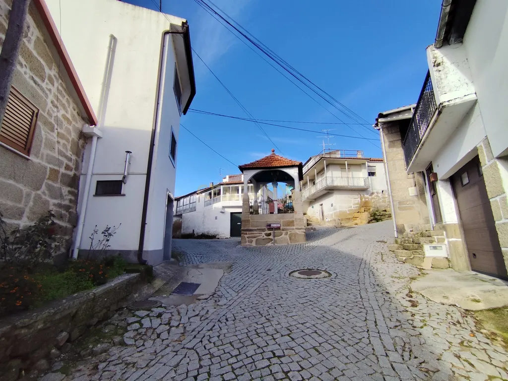 Moradia Rústica para Restaurar a 14 km da cidade de Chaves - Image 20