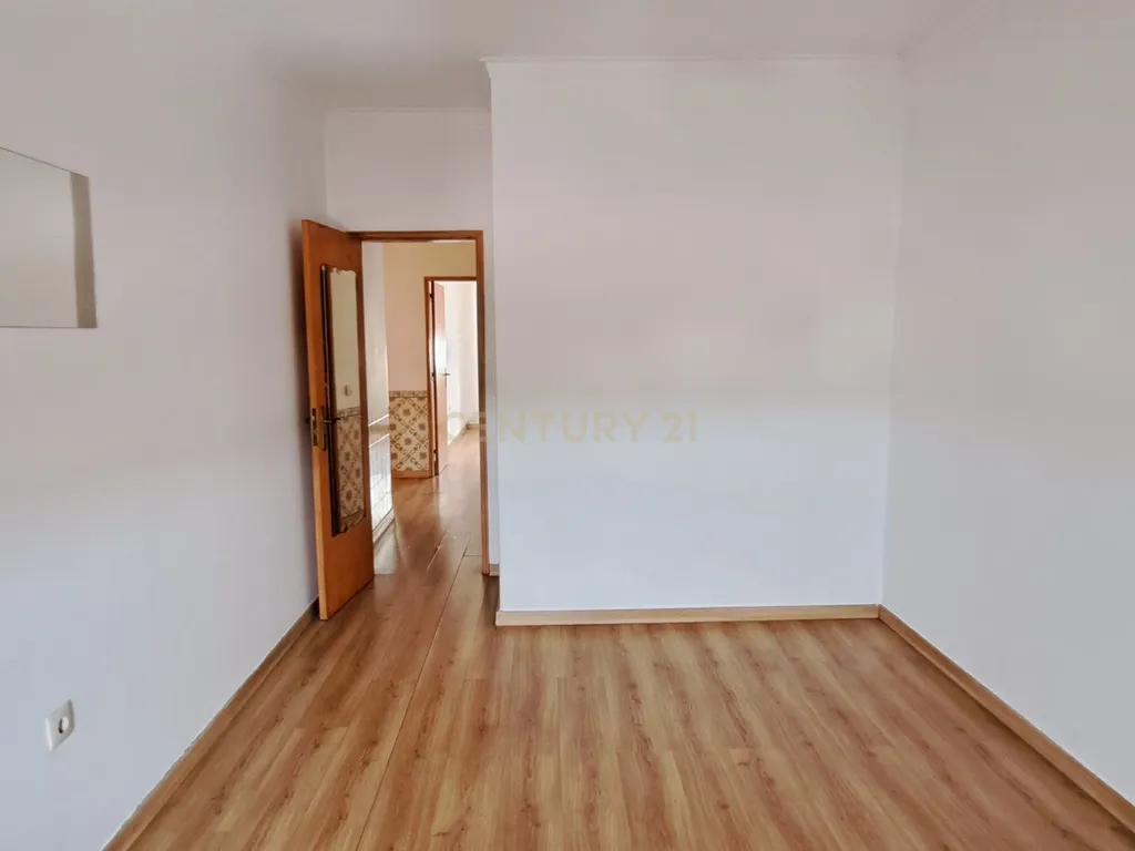 Apartamento T3 e arrecadação com 131m² na Moita - Image 9