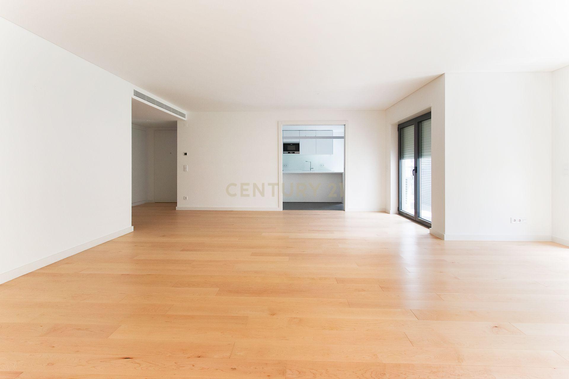 Vende construção NOVA - T4 ATALAIA 1ºD - Image 8