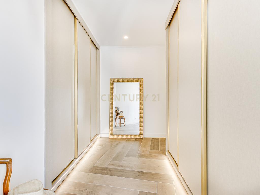 Apartamento T4 com 3 Suites, em zona Prime de Algés - Image 47