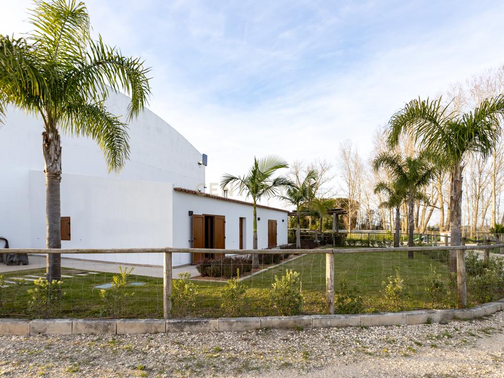 Moradia/Armazém em lote de 10280m2 em Alcochete - Image 4
