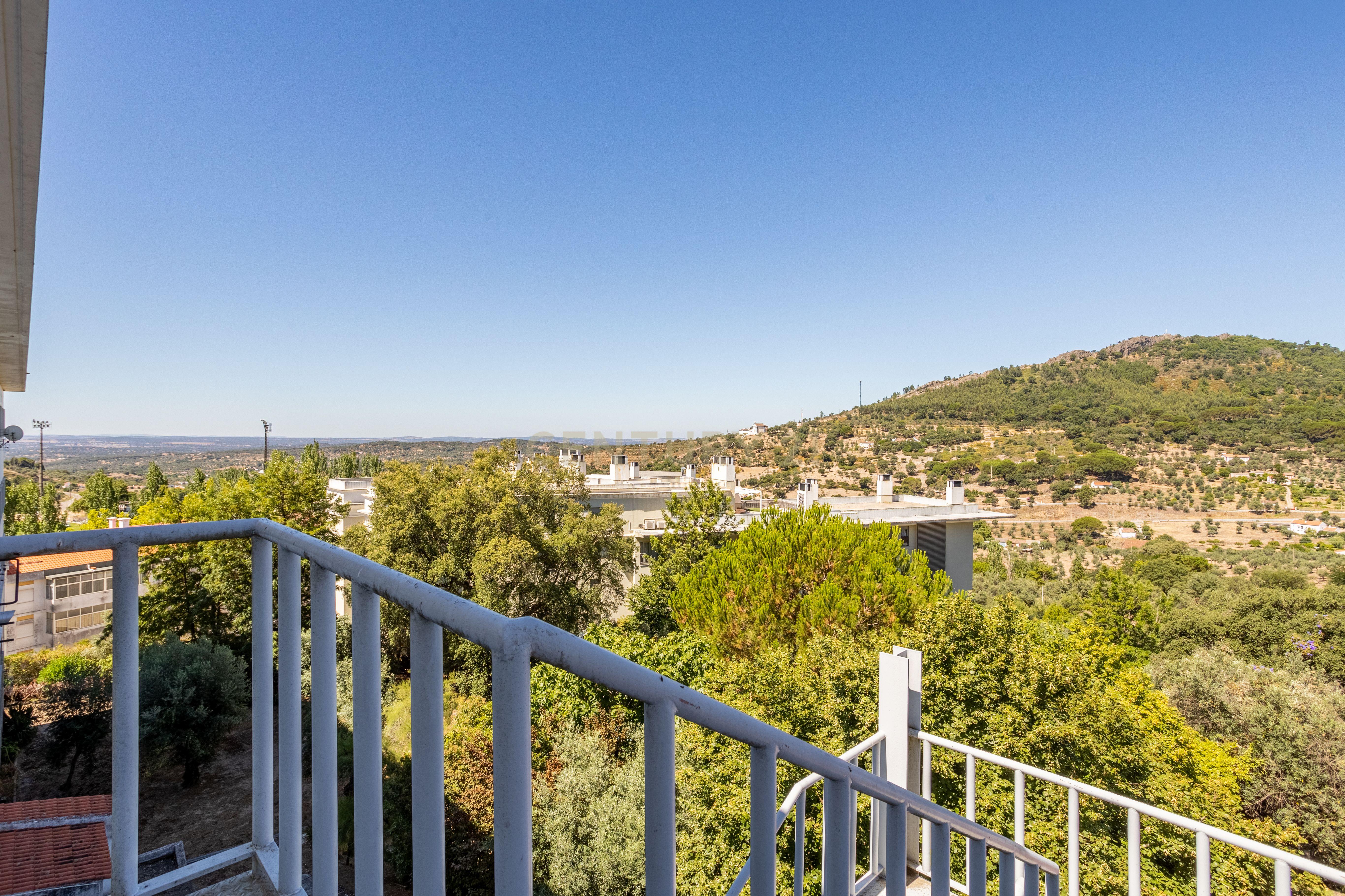 Prédio no Centro de Portalegre para investimento - Image 34