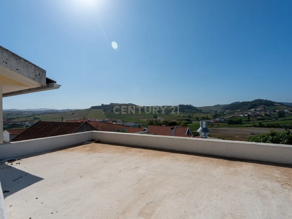 ** Excelente Moradia T3 c/ boas áreas na Ventosa - Torres Vedras ** - Image 24