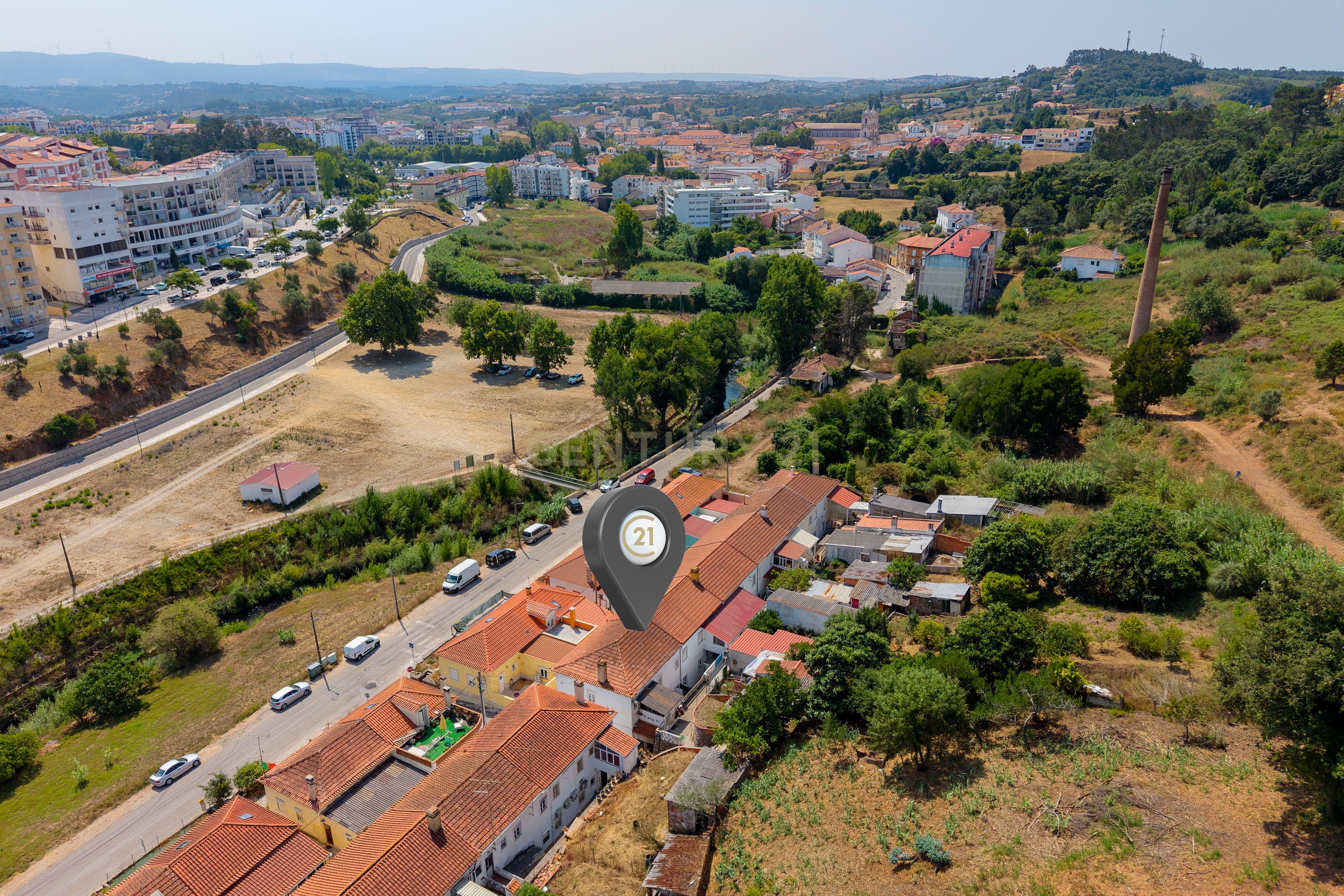 Fotografia 12 de Apartamento T3 Remodelado com Espaço Exterior Privativo | Alcobaça
