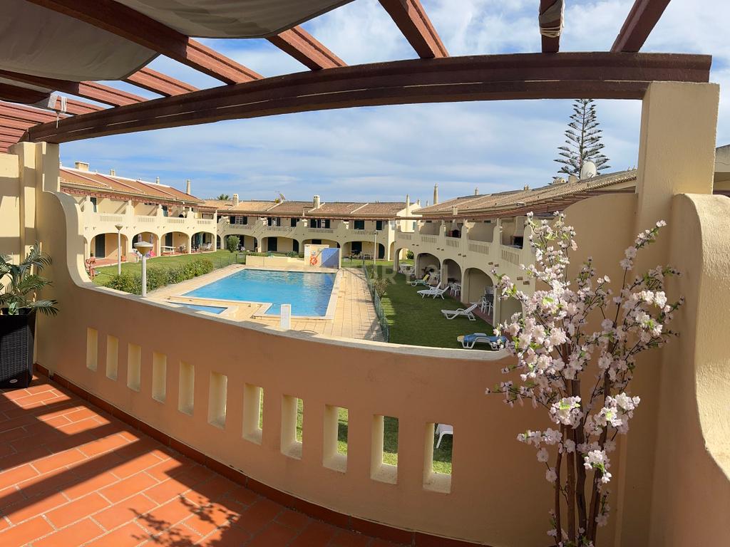 Apartamento com Vista Piscina em Condomínio Privado – VILAMAR (Porches, Algarve) - Image 9