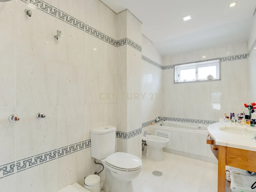 T2+2 Duplex c/ Sótão amplo (248m²) | S. Félix Marinha - Image 24