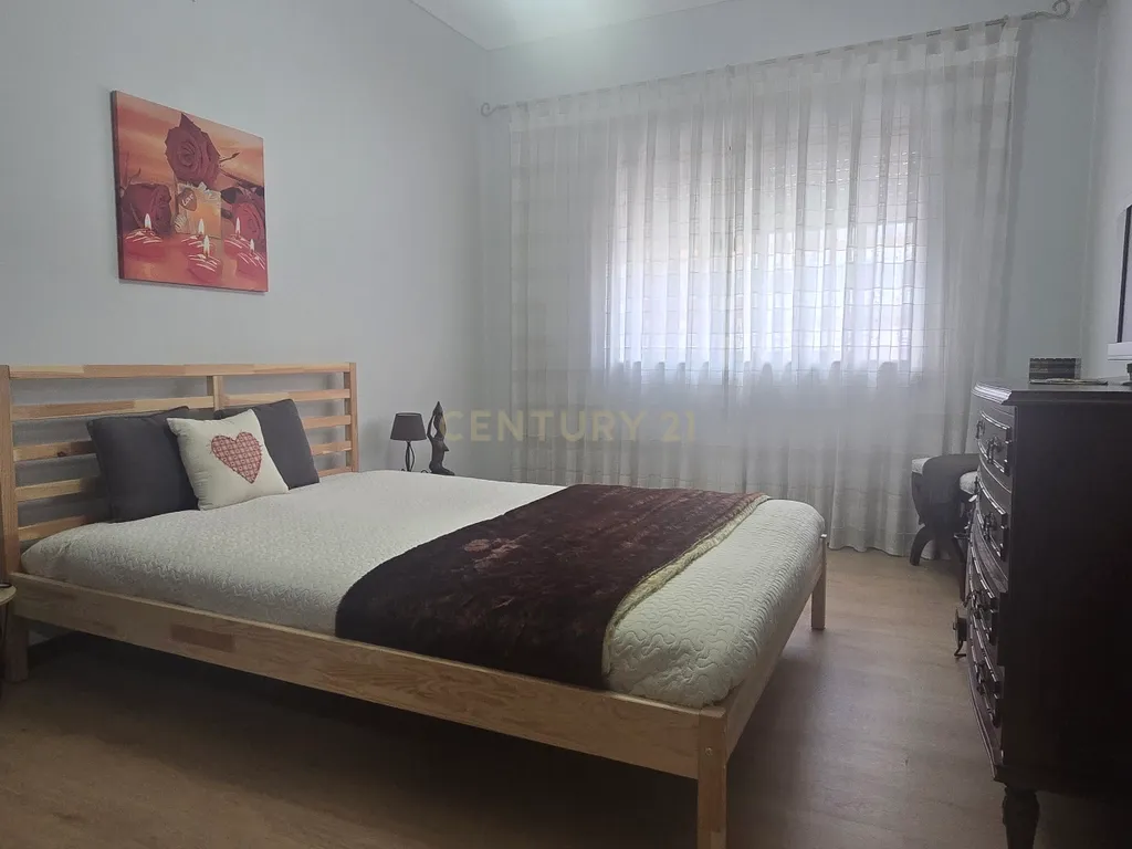 Apartamento T3 em Viana do Castelo com Varanda e Boa Localização - Image 3