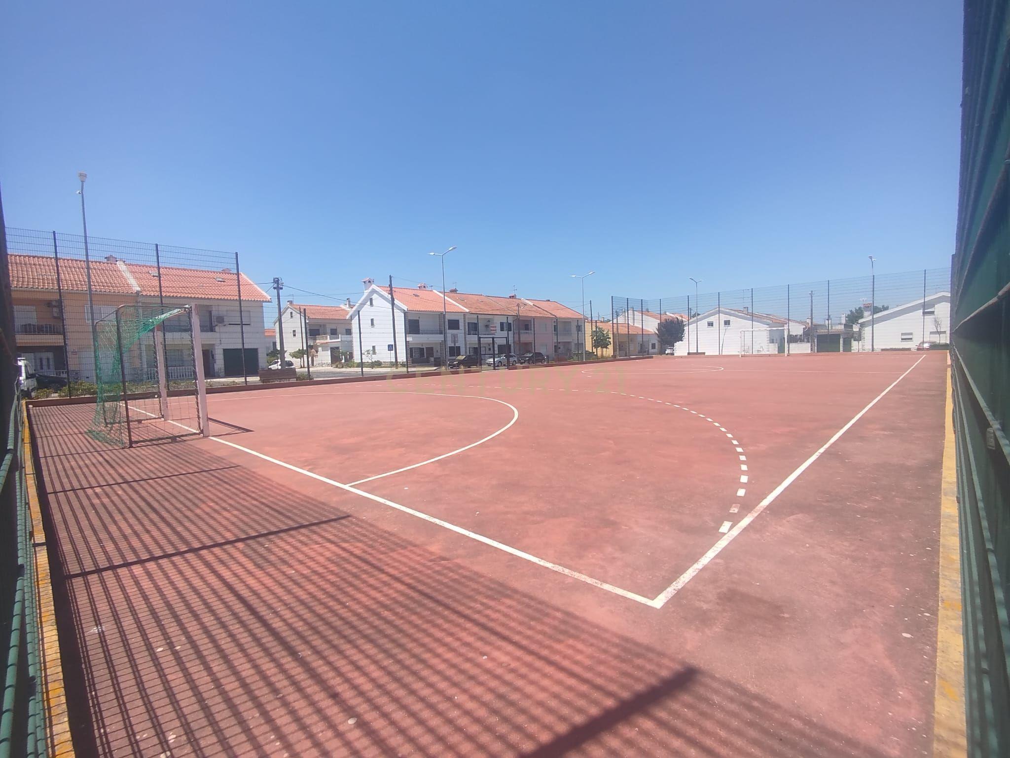 Casa Isolada em Samora Correia com Jardim e Garagem - Image 4