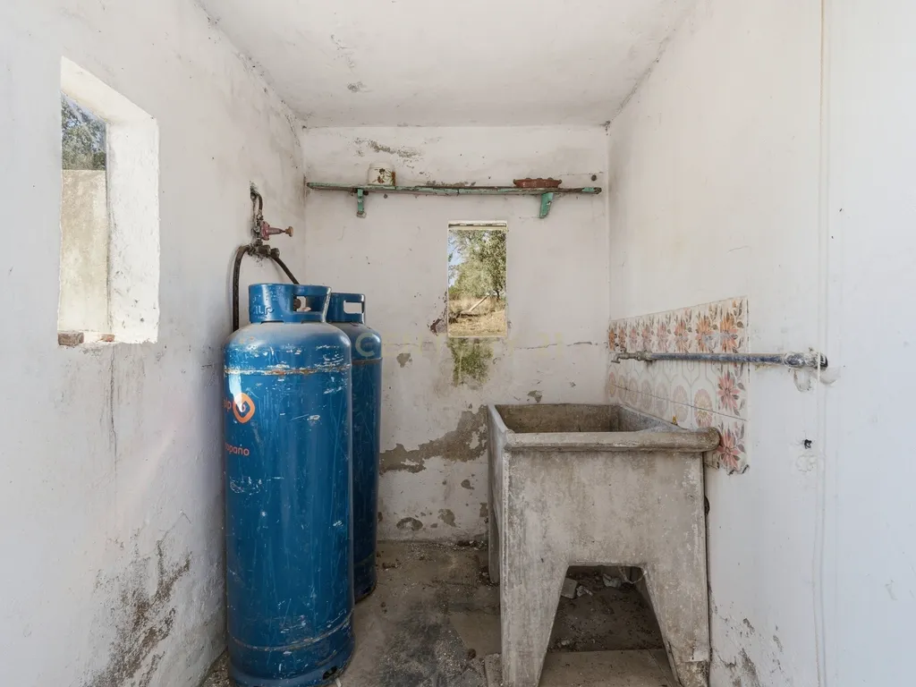 Moradia T7 de dois pisos com garagem, jardim e anexos | Terreno 894 m² na Paz em Mafra - Image 49