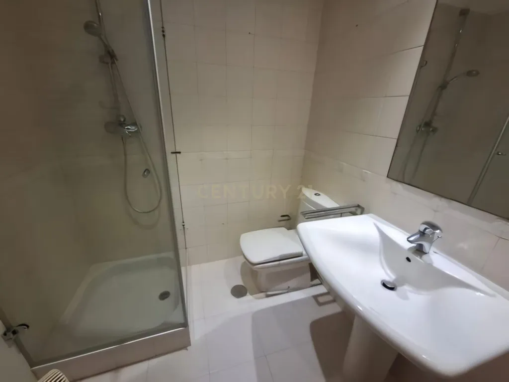 Imóvel T3 espaçoso nas Picoas, com 3 WC, 2 estacionamentos - Image 29
