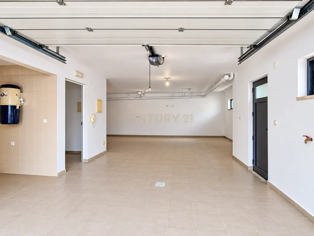 Moradia Isolada T5 de Arquitetura Moderna com Garagem – Quinta da Alembrança, Feijó - Image 14
