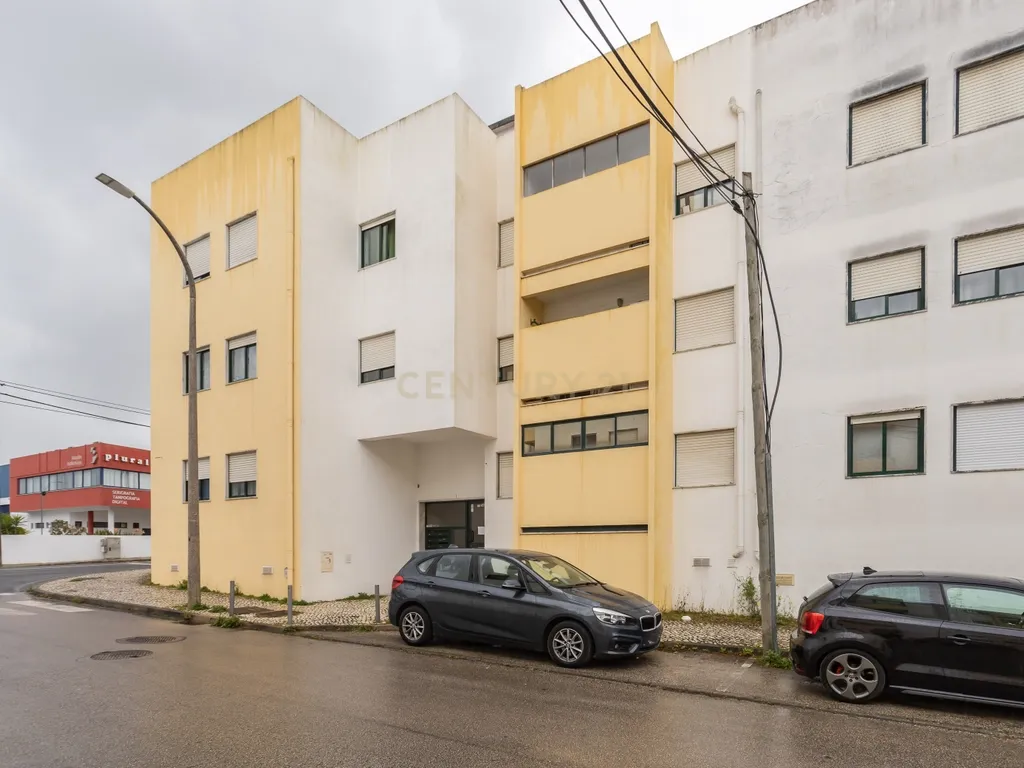 Apartamento T3 com Garagem e Arrecadação em Alhos Vedros - Image 26