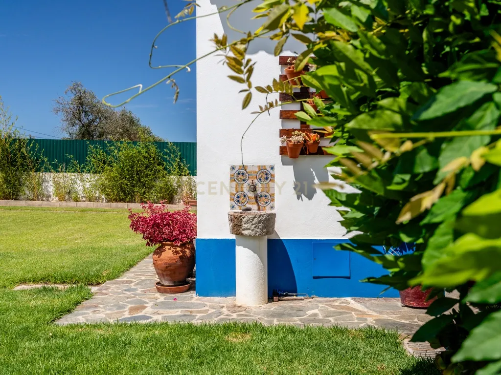 Moradia na Costa Alentejana de 4 Quartos e Arquitetura Tradicional com Piscina e Jardim – Odemira - Image 31