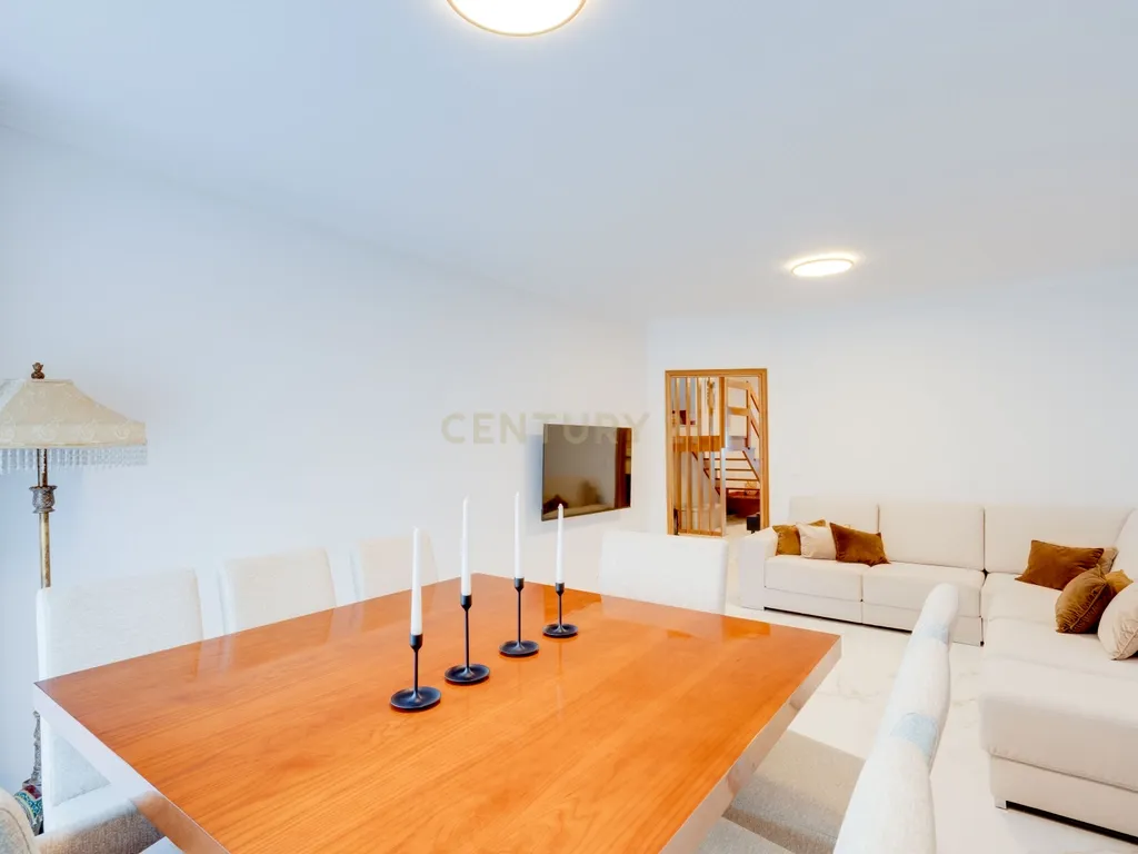 T2+2 Duplex c/ Sótão amplo (248m²) | S. Félix Marinha - Image 4
