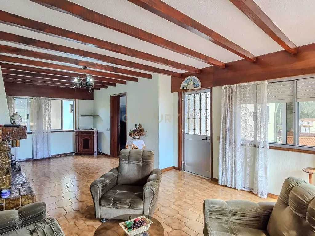 Moradia Bifamiliar T3+T3 em São Pedro da cova – Espaço, Tranquilidade e Conforto - Image 11