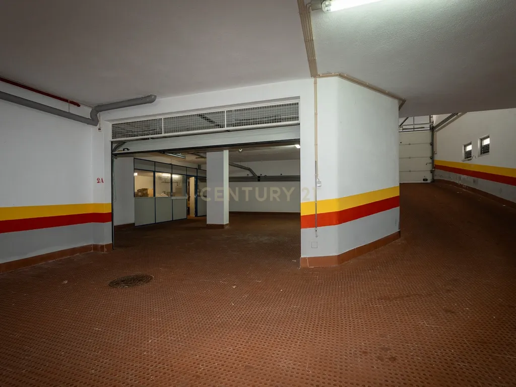 Apartamento de tipologia T3, com 2 varandas, 2 WC e box para 4 viaturas, situado no Jardim da Amoreira - Ramada em Odivelas. - Image 49