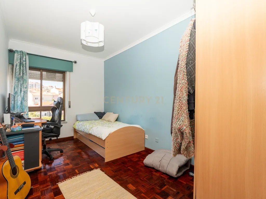 Apartamento de tipologia T2, com varanda, 1 wc e arrecadação, localizado em Agualva – Cacém, inserido em prédio de construção de 1996. - Image 26
